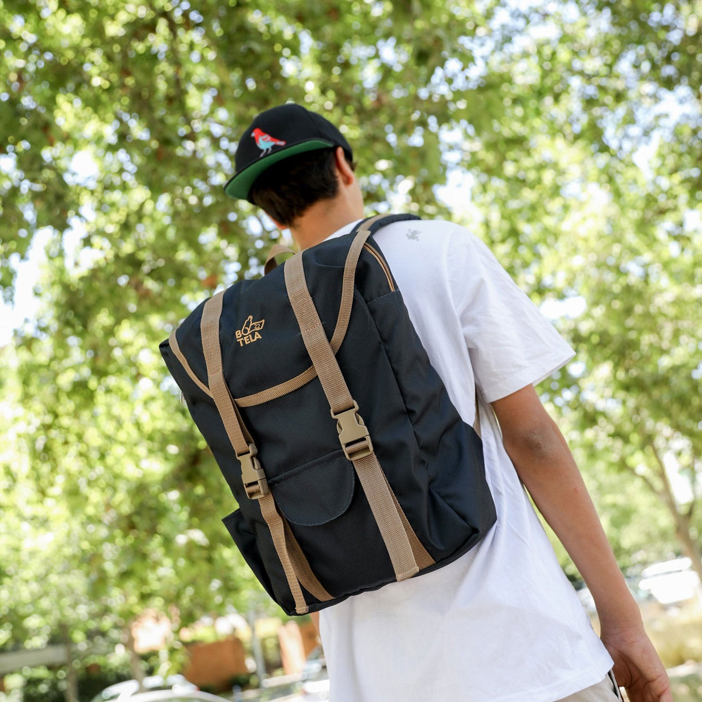 Mochila curva sustentable para notebook 13 lts