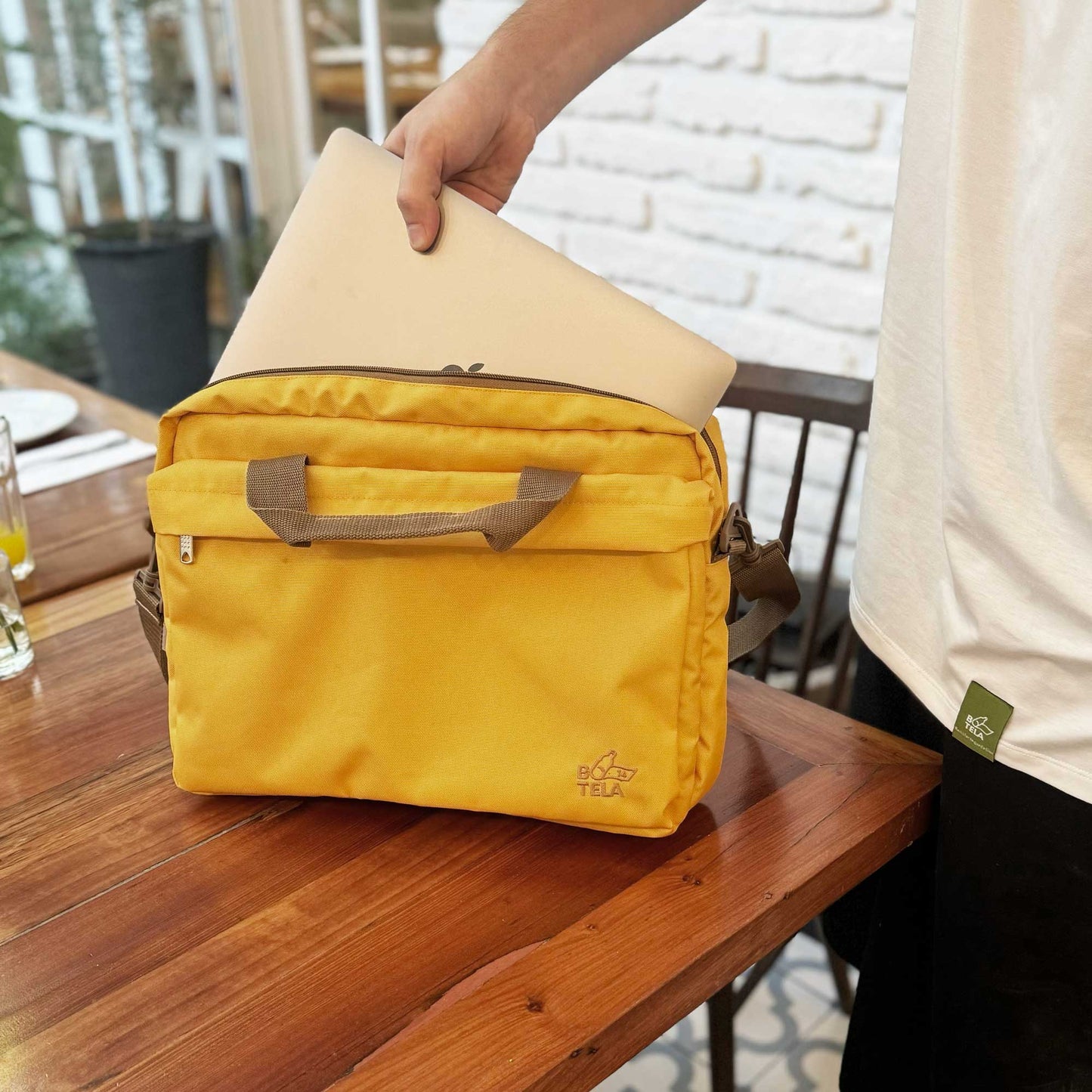 Bolso notebook 13 y 14 pulgadas sustentable amarillo