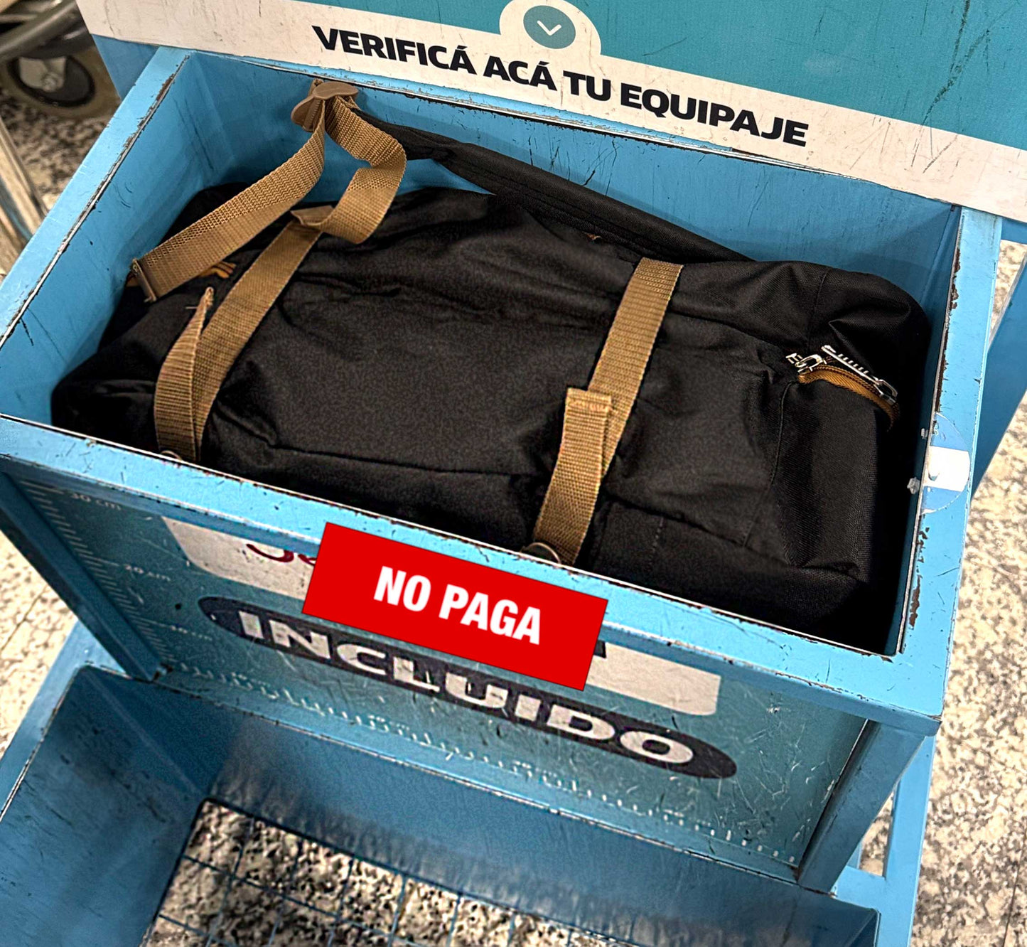 Mochila de viaje negra 40 lts + Estuche cosmetiquero GRATIS + Envío GRATIS