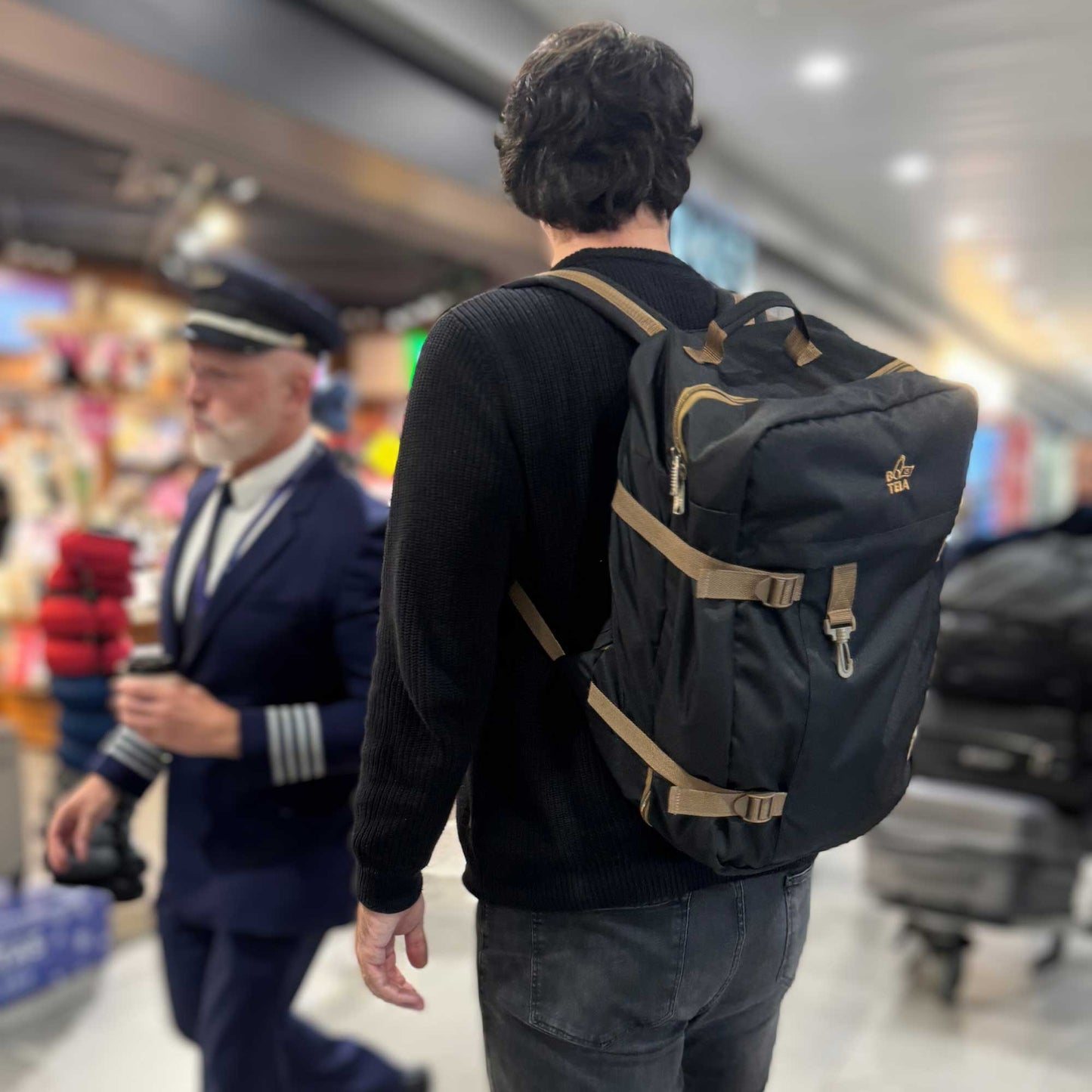 Mochila sustentable de viaje negra
